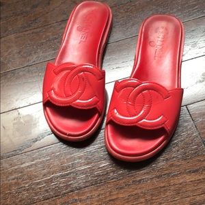Chanel slides